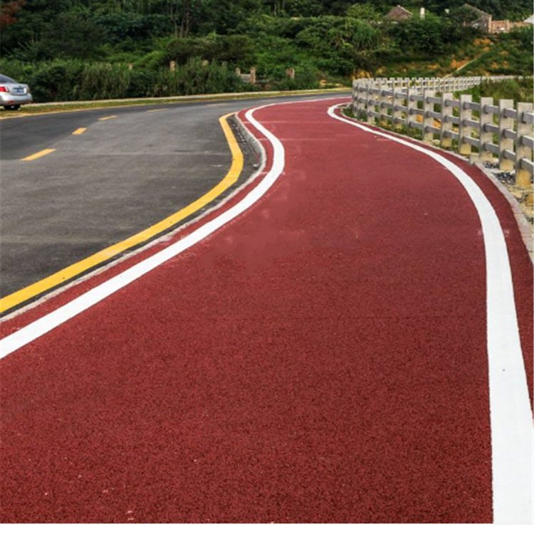 水性彩色沥青涂料喷涂施工方法